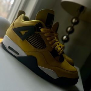 *Used* Air Jordan 4 Retro Lighting- size 10